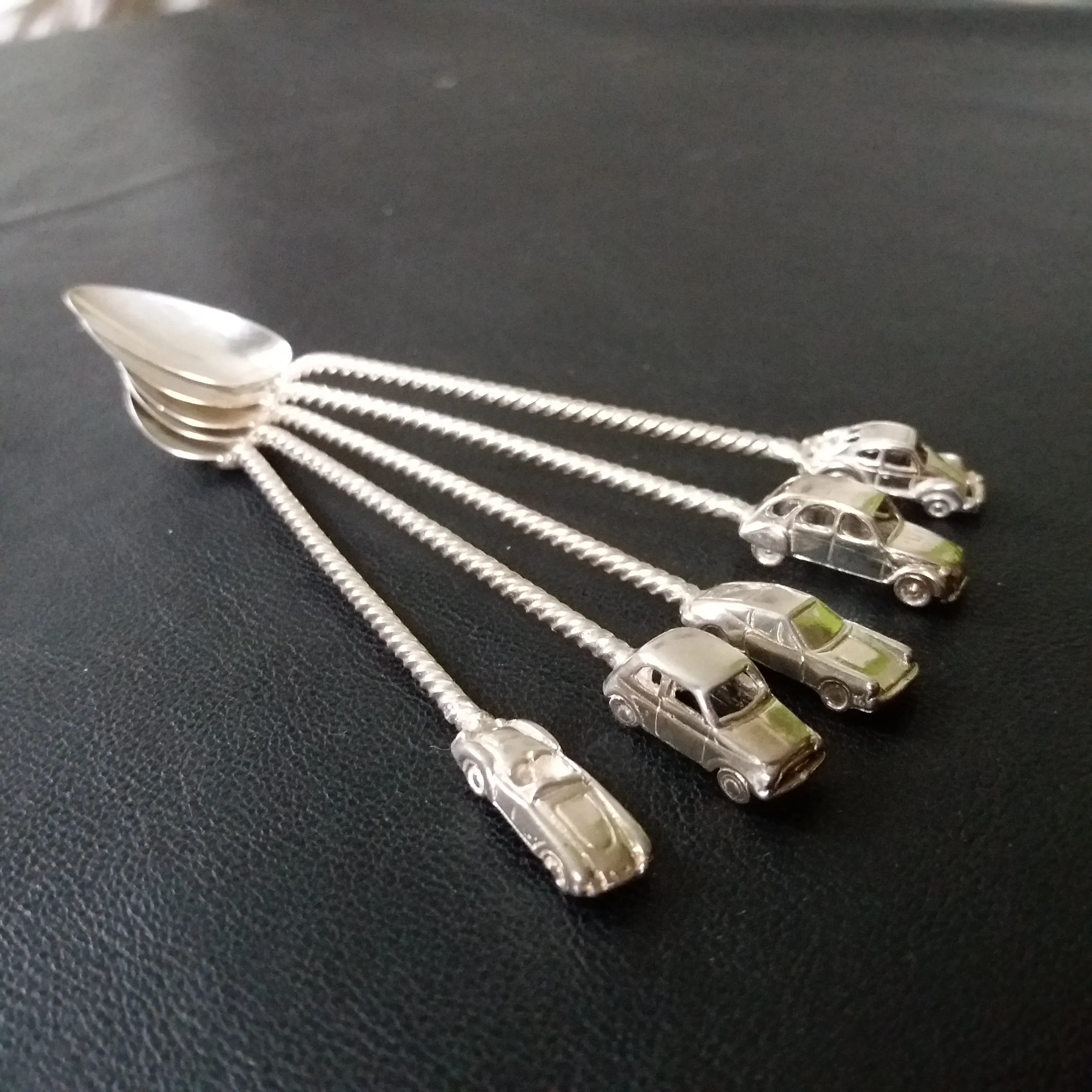 Car spoon