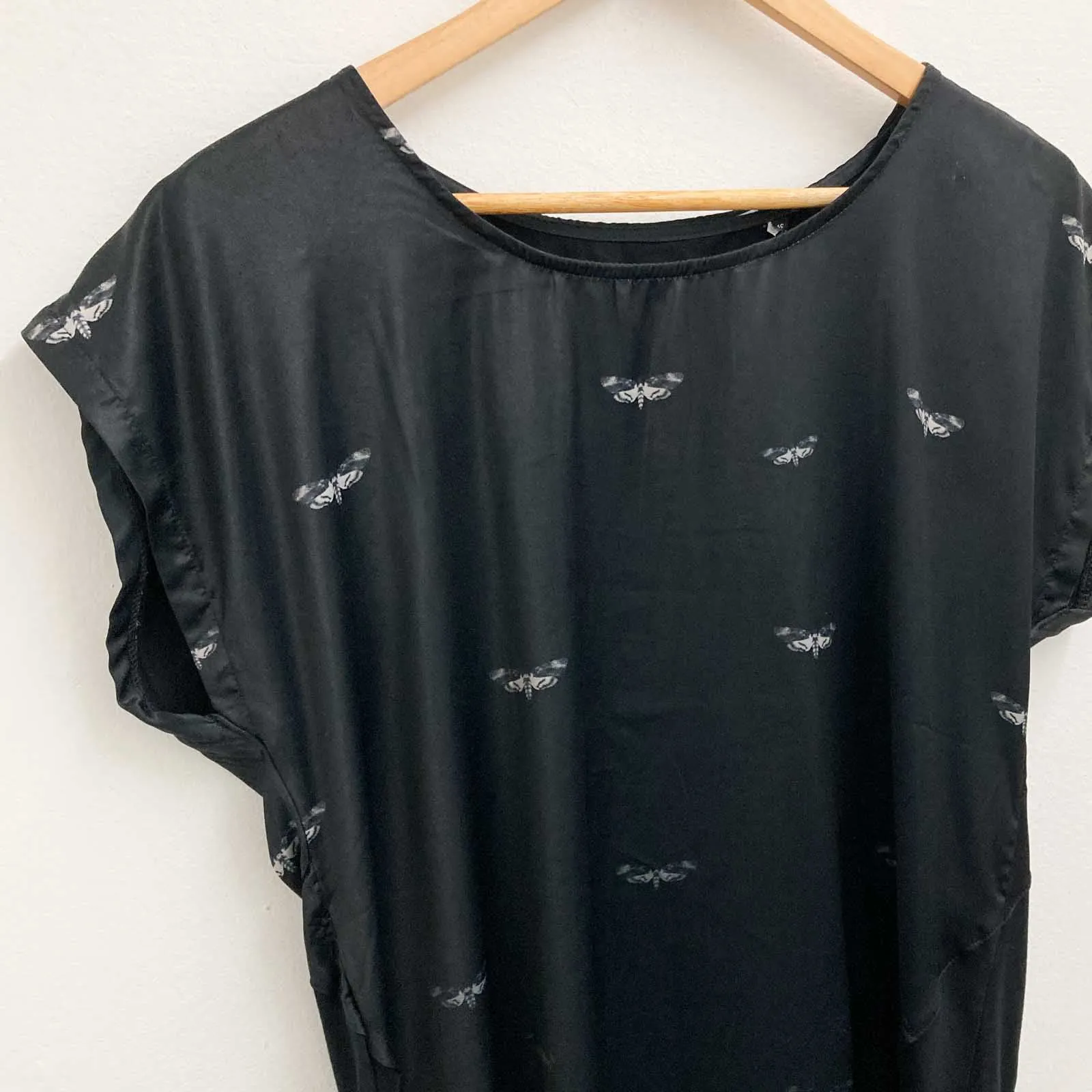 Firetrap Top Size 16 Black Moth Print Silky Short Sleeve
