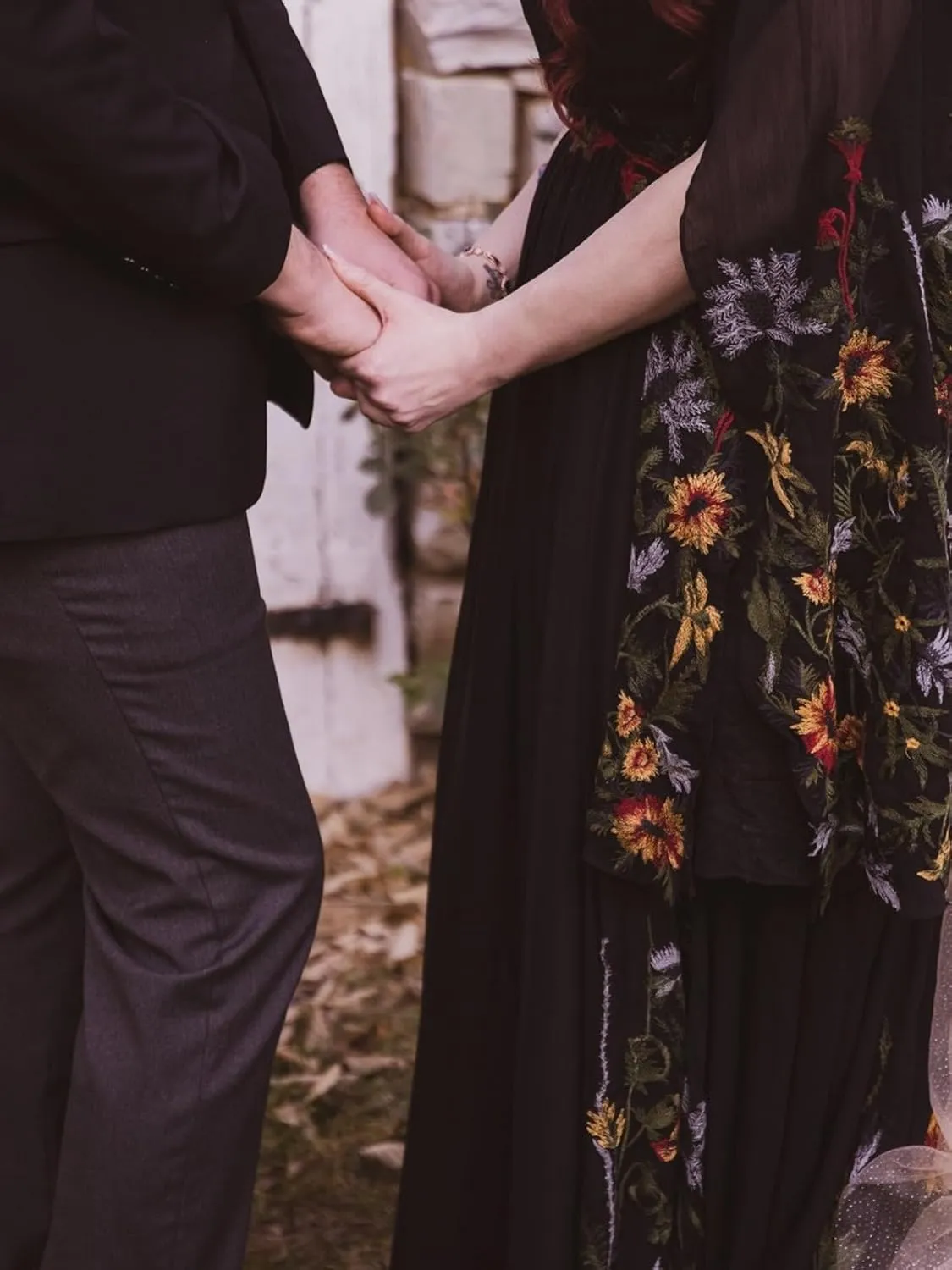 Floral Embroidered Wedding Dresses for Women Bride V Neck Bridal Gowns with Long Sleeves Boho Wedding Dress