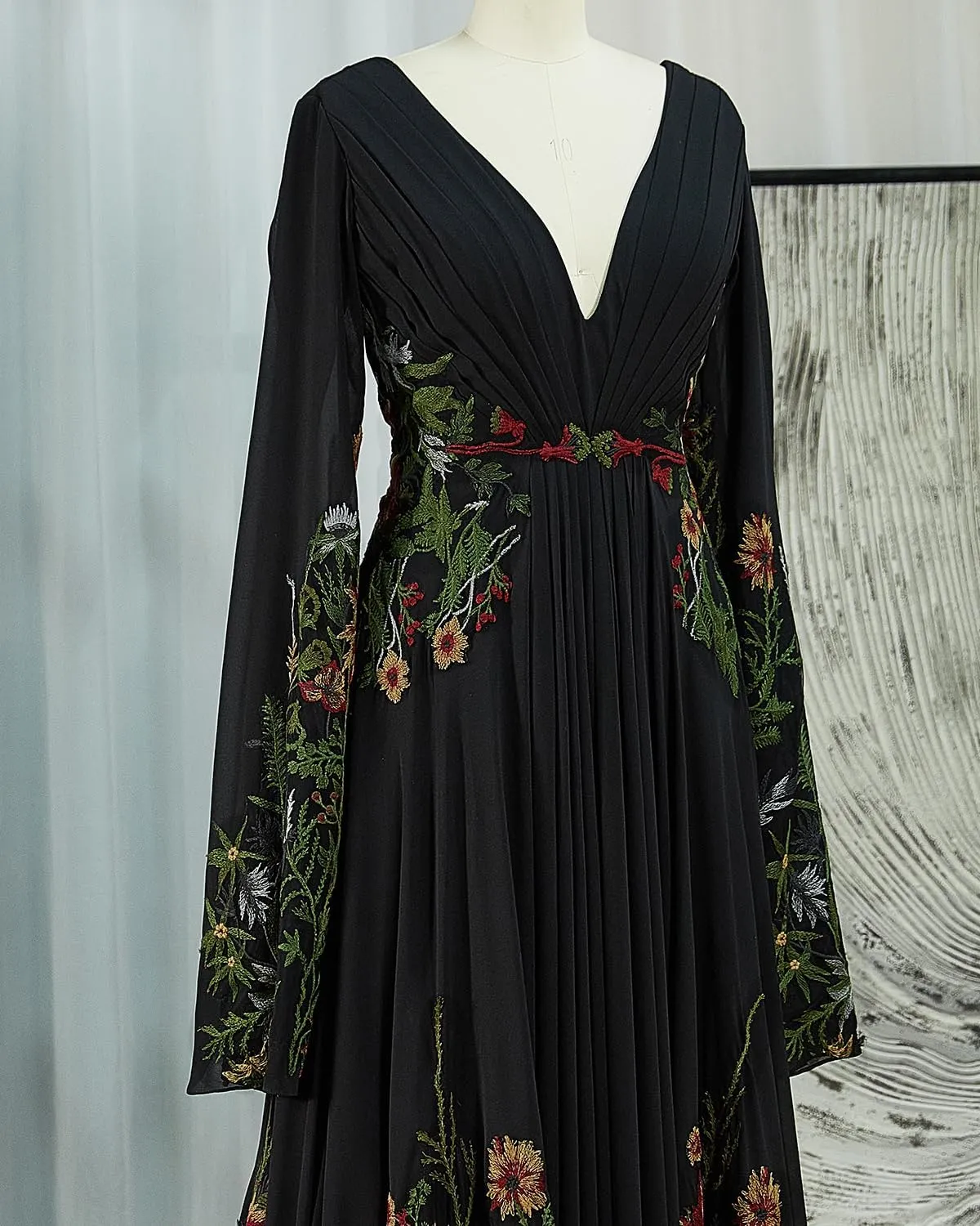 Floral Embroidered Wedding Dresses for Women Bride V Neck Bridal Gowns with Long Sleeves Boho Wedding Dress