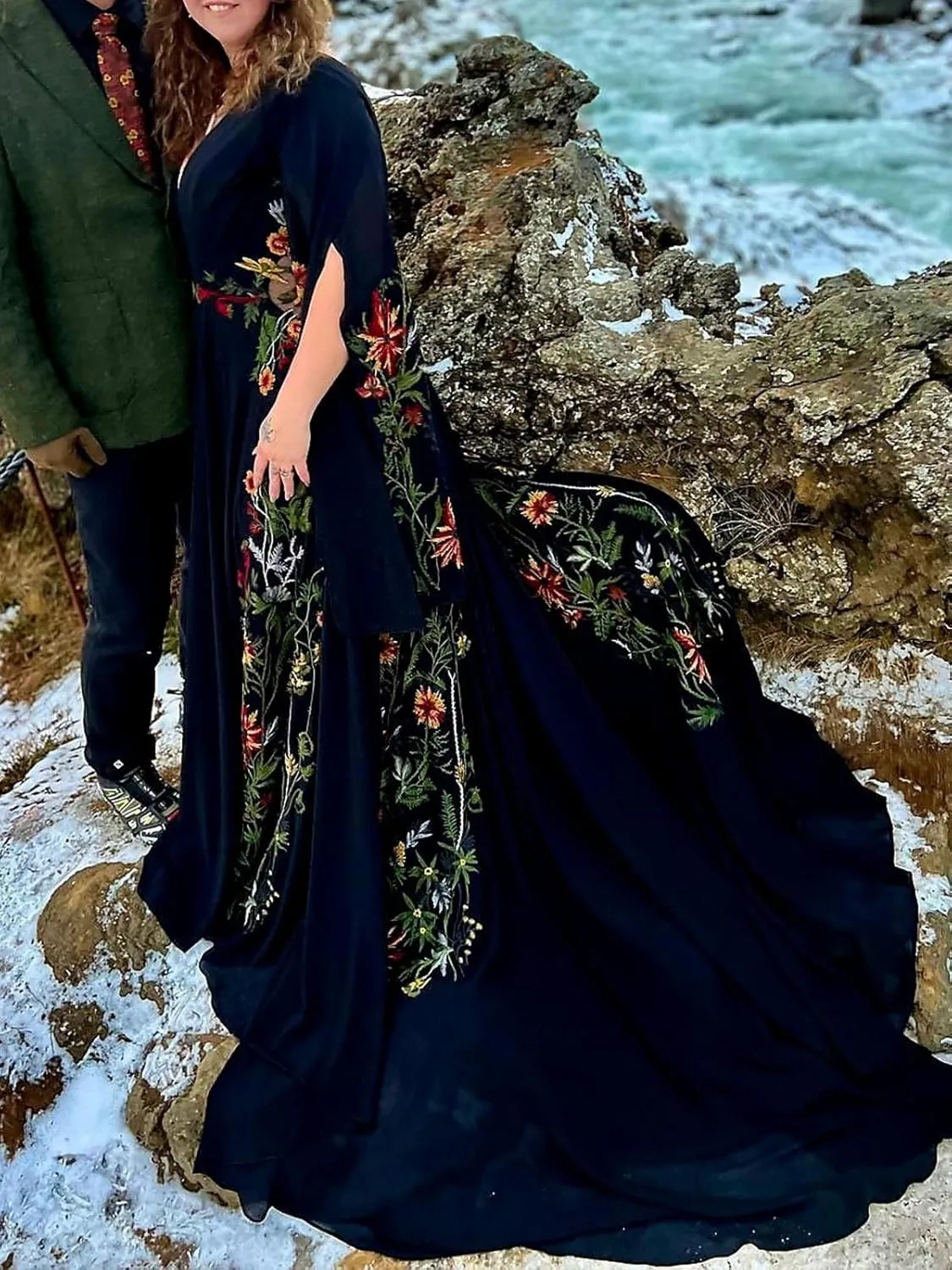Floral Embroidered Wedding Dresses for Women Bride V Neck Bridal Gowns with Long Sleeves Boho Wedding Dress