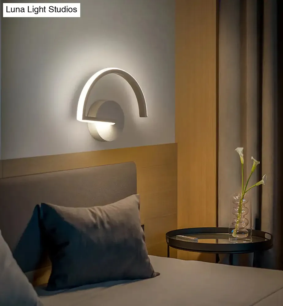 Nordic Style LED Metal Wall Sconce Lamp for Bedroom and Living Room