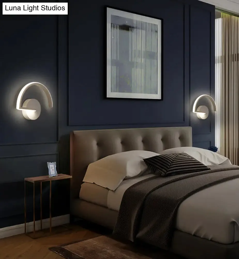 Nordic Style LED Metal Wall Sconce Lamp for Bedroom and Living Room